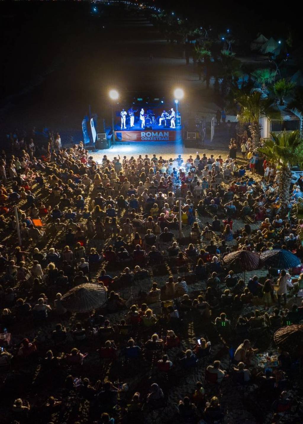 Kuşadası Belediyesi Roman Orkestrası Sevgi Plajında İlk Konserini Verdi!